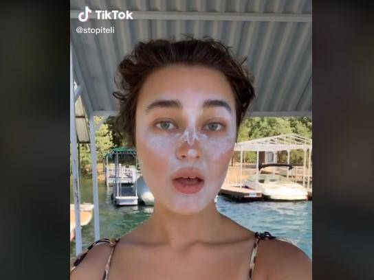 Hacer contouring con protector solar, la tendencia de TikTok que alerta a los dermatólogos Hacer contouring con protector solar, la tendencia de TikTok que alerta a los dermatólogos