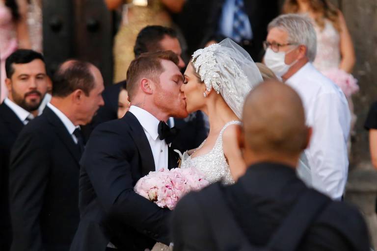 El boxeador Saúl Canelo Álvarez y la modelo Fernanda Gómez contrajeron nupcias el pasado sábado. $!El boxeador Saúl Canelo Álvarez y la modelo Fernanda Gómez contrajeron nupcias el pasado sábado.