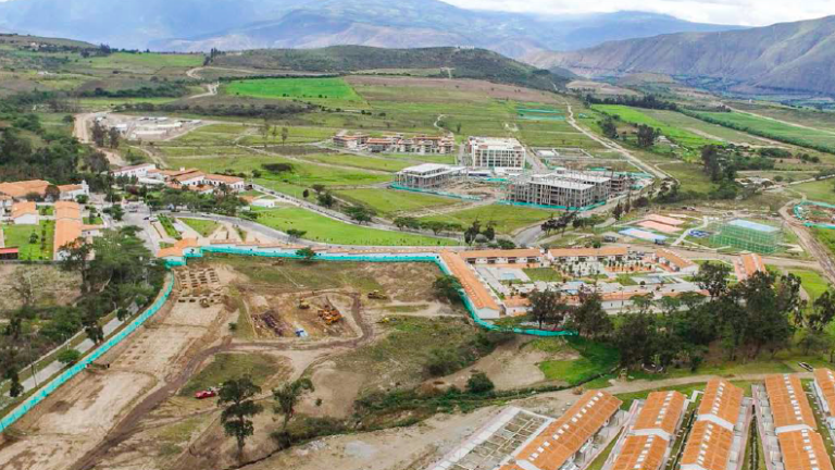 Ciudad Yachay: el sueño fallecido del que quedan edificios abandonados y millonarias glosas Ciudad Yachay: el sueño fallecido del que quedan edificios abandonados y millonarias glosas