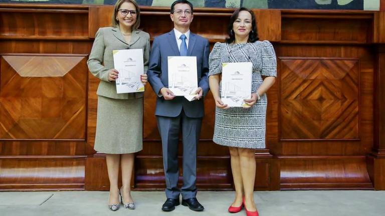 Asamblea posesiona a los miembros de la Junta de Política y Regulación Financiera