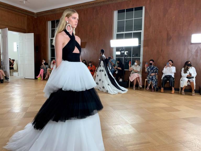 $!Carolina Herrera celebra sus orígenes en la pasarela de Nueva York